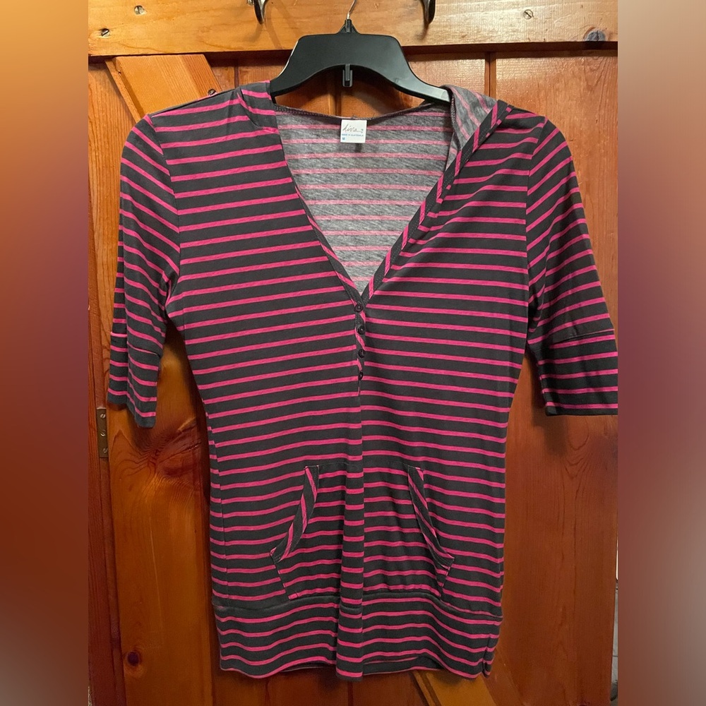 Kirra PAC Sun hooded t-shirt. Pink striped. Medium. Y2K vintage. Good condition